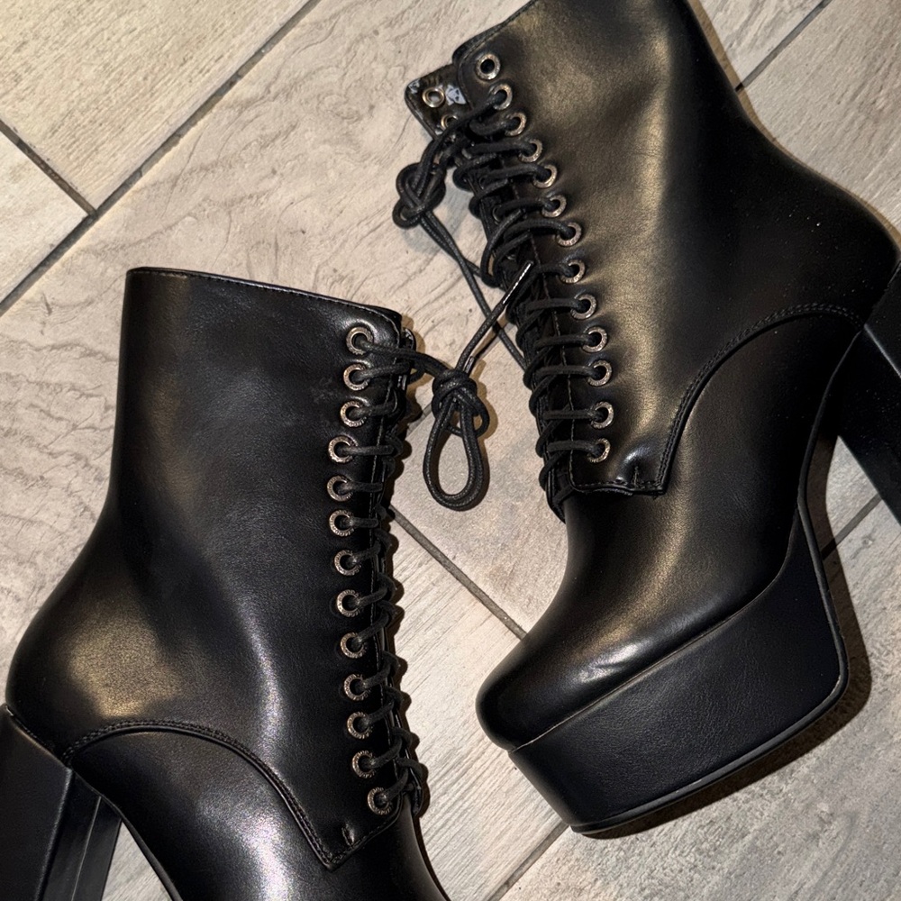 Black Platform Lace-Up Boots - Picture 8 of 8